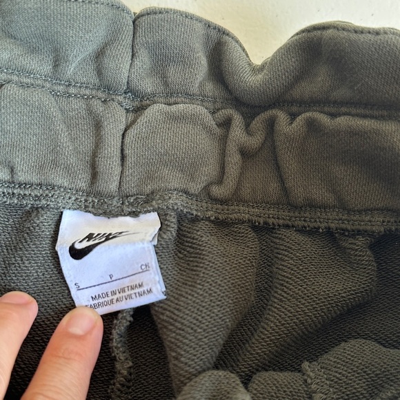 Nike - Picture 4 of 5